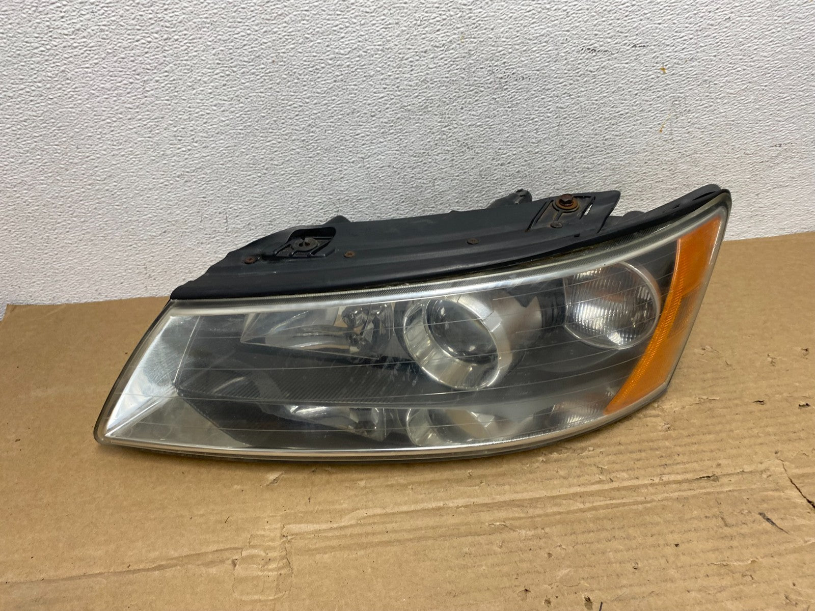 2006 to 2008 Hyundai Sonata Left Driver LH Side Headlight Halogen AD3960 DW0