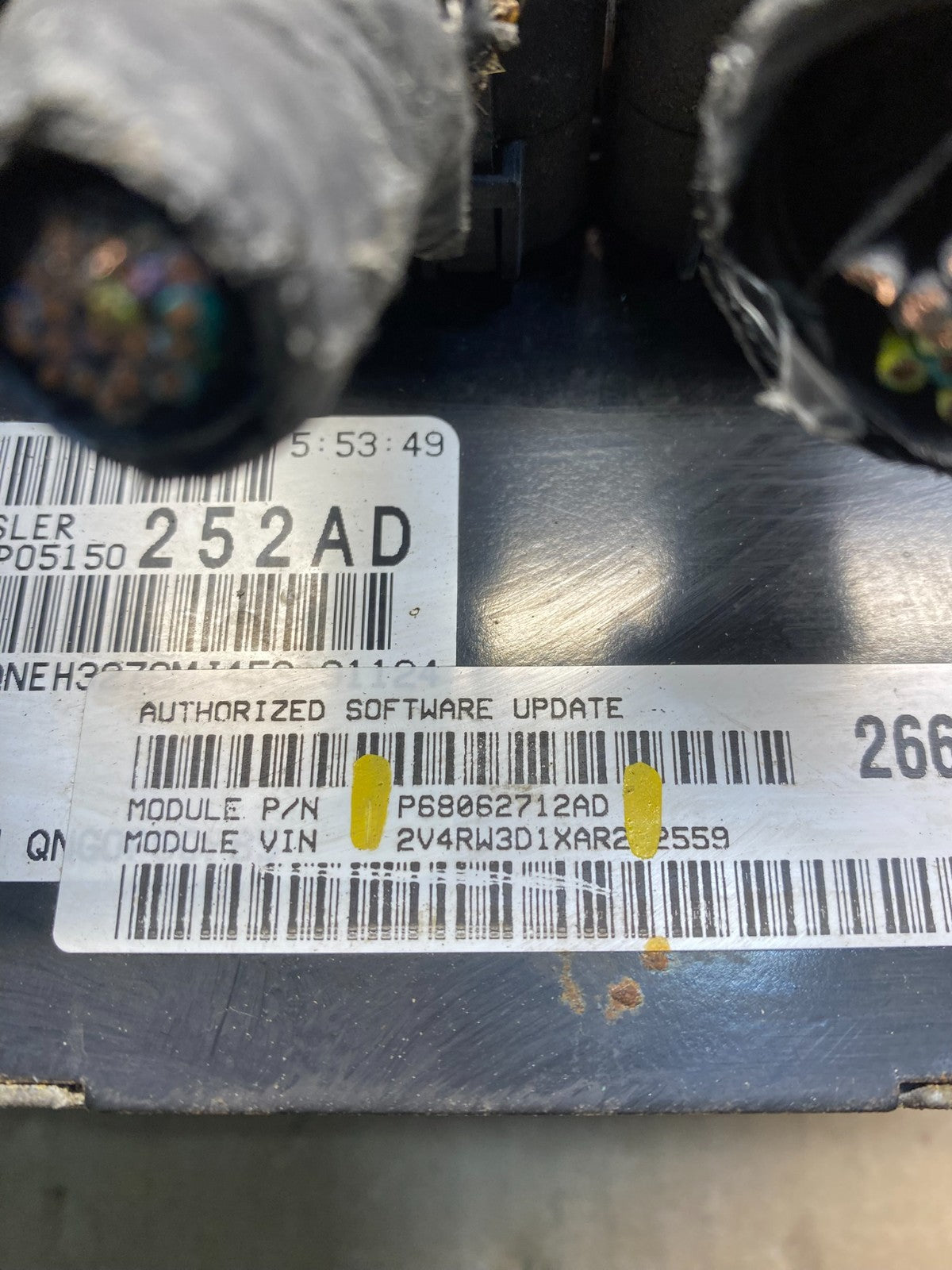 2010 Dodge Caravan Town & Country Engine Computer ECU OEM V6521 DG3