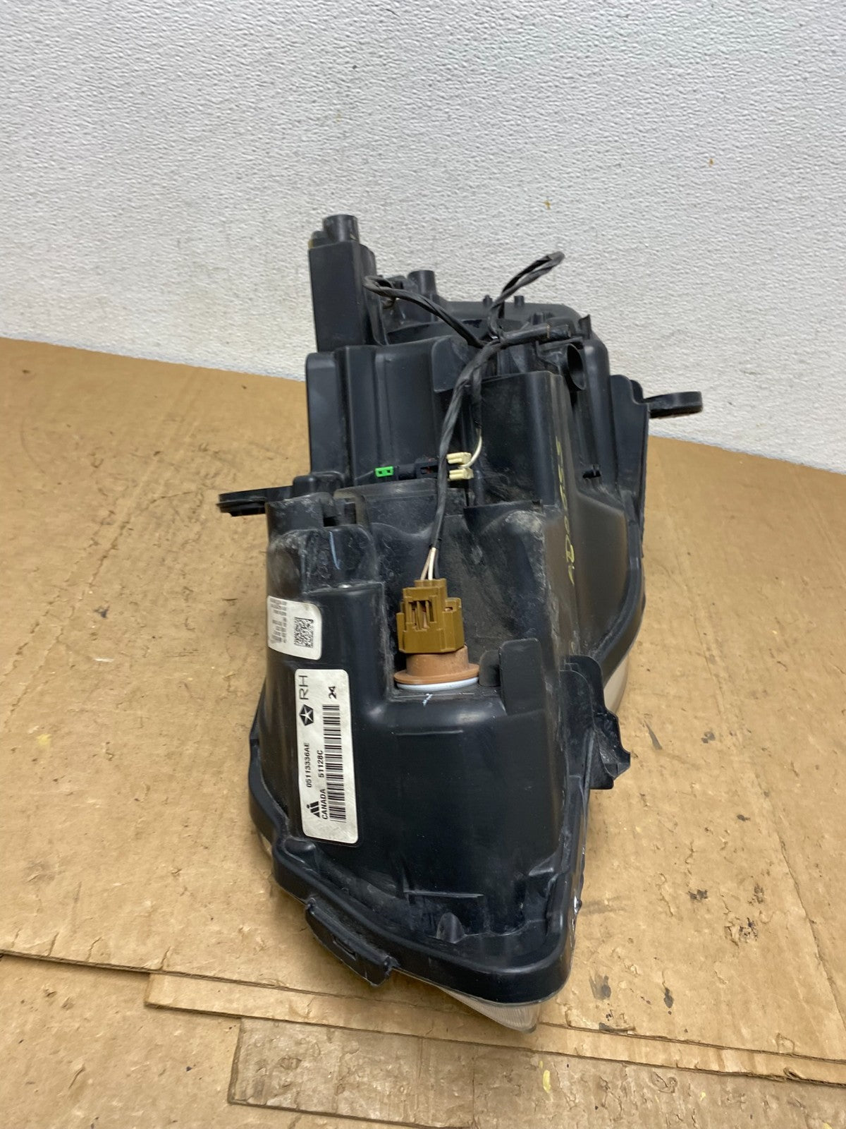 2011 to 2016 Chrysler Town and Country Right Passenger Headlight AD0655 DW7