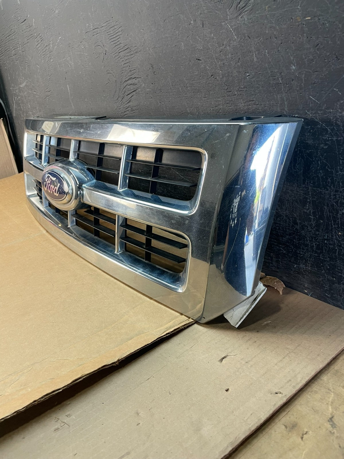 2008 to 2012 Ford Escape Front Upper Grill Grille ae0831 DG1