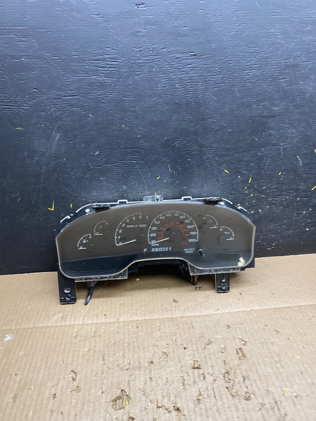 2003 to 2004 Ford Expedition Speedometer Cluster Gauge V1631 DG0