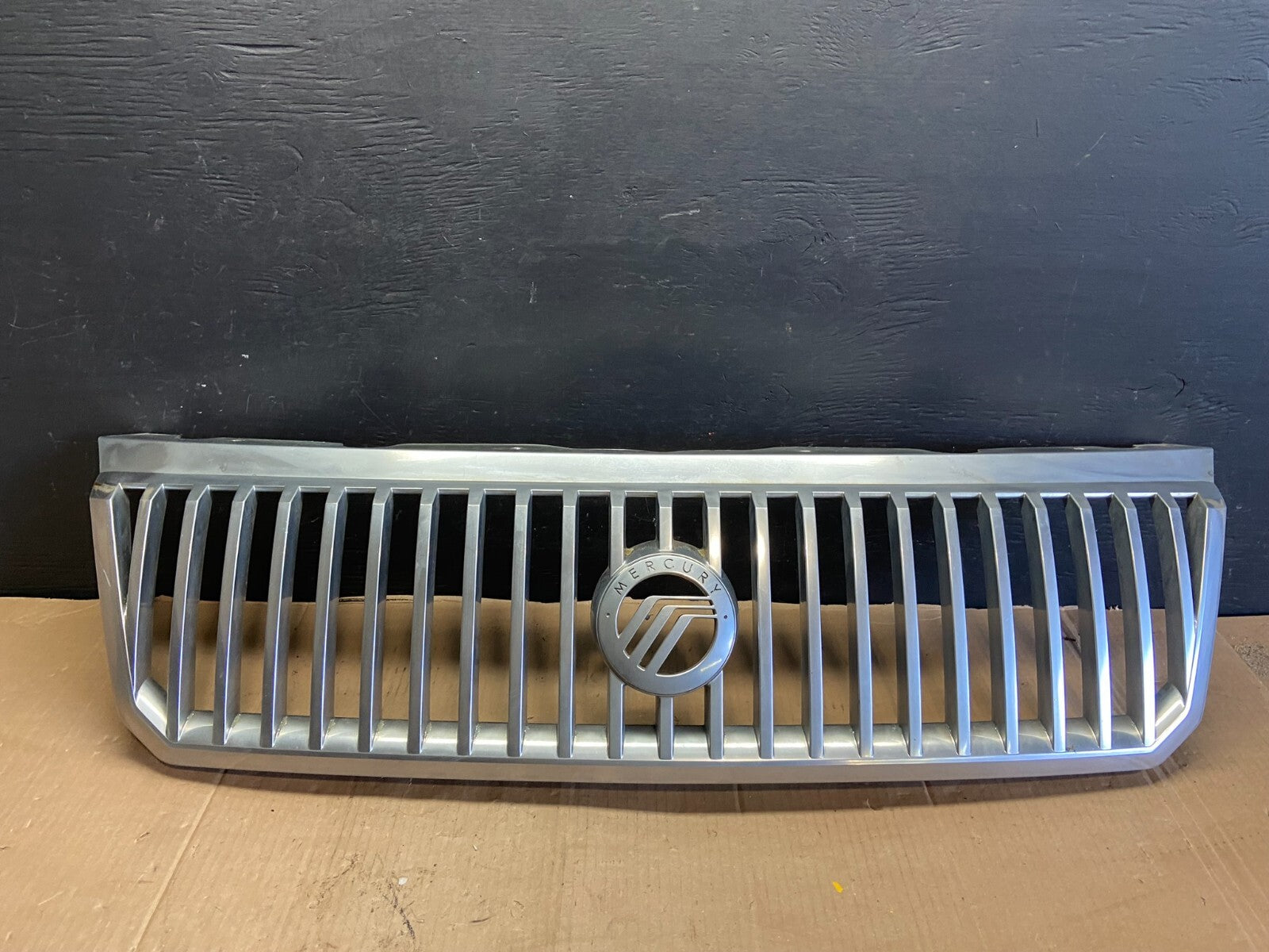 2002 to 2005 Mercury Mountaineer Front Upper Grill Grille Oem D3127 DG10