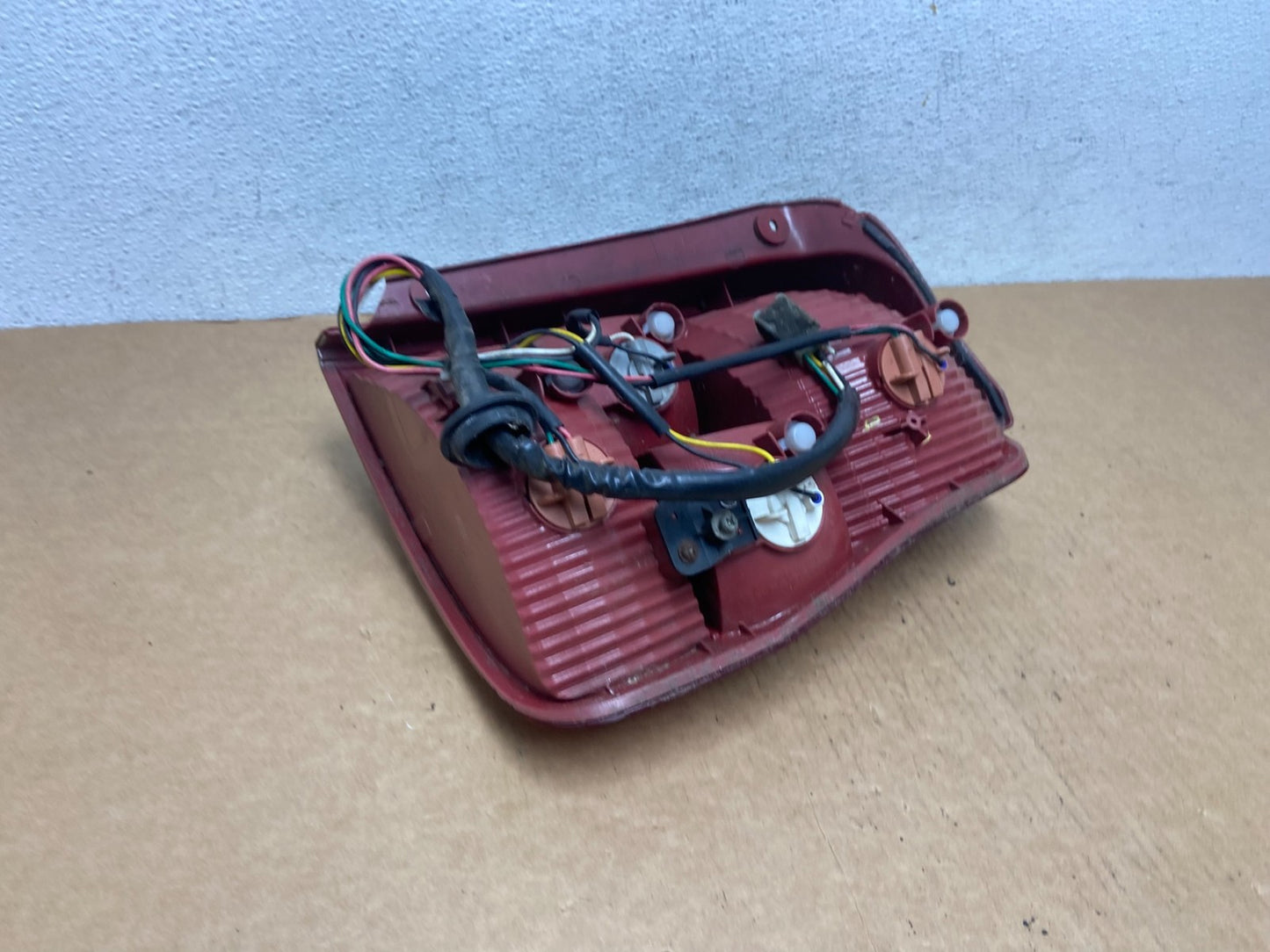 2003 2004 2005 Kia Sedona Left Driver LH Side Tail Light AD4558 DW8