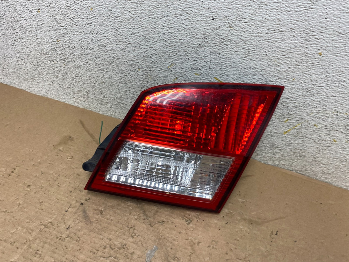2002-2004 Infiniti i35 Inner Light Right Passenger Rh Side Tail Light OEM O94521