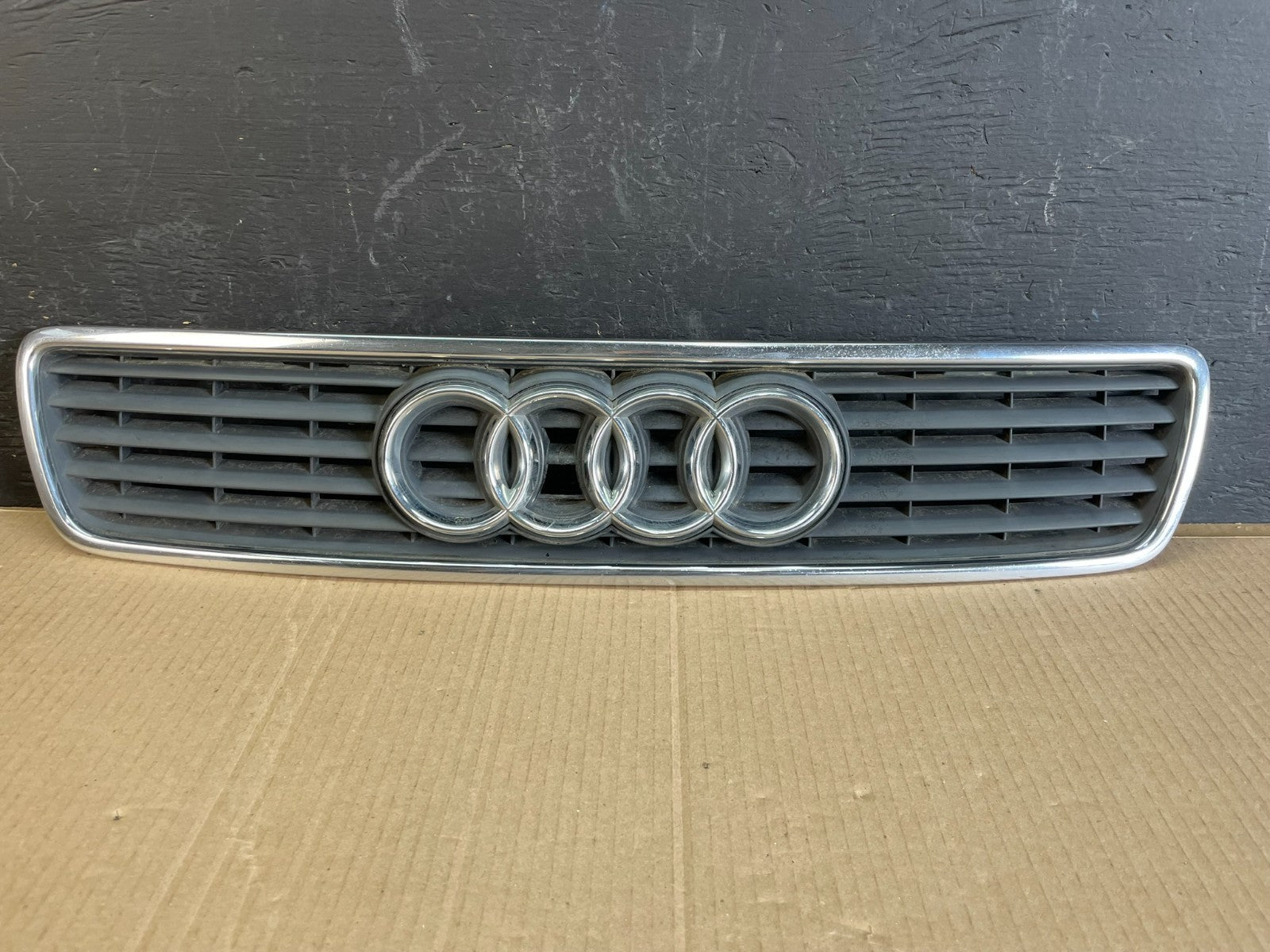2000 to 2002 Audi A4 Upper Front Grill Grille OEM ac1969 DG0