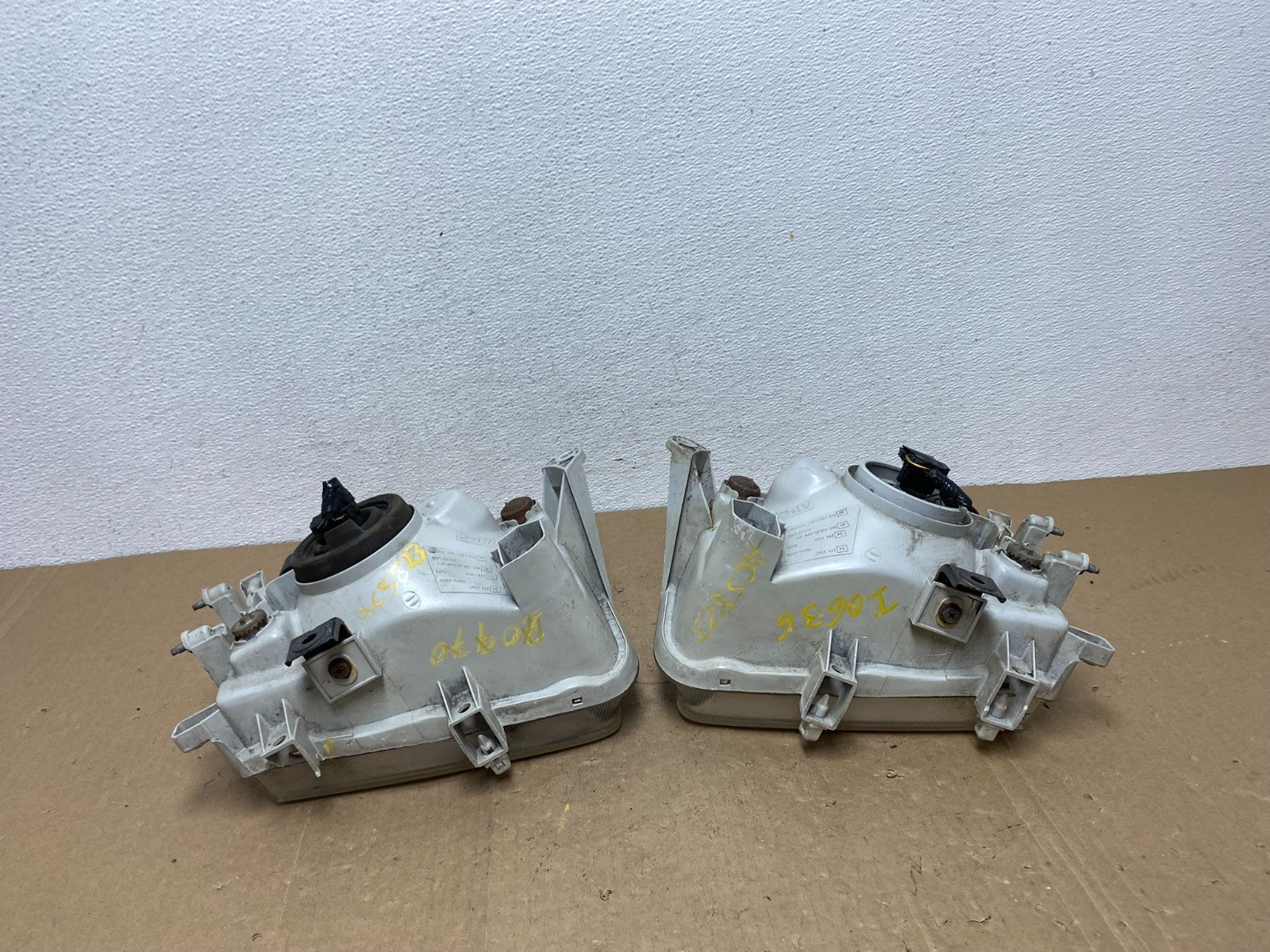 1999-2004 Nissan Pathfinder Left+Right Side Set Halogen Headlights AC5823 DW7