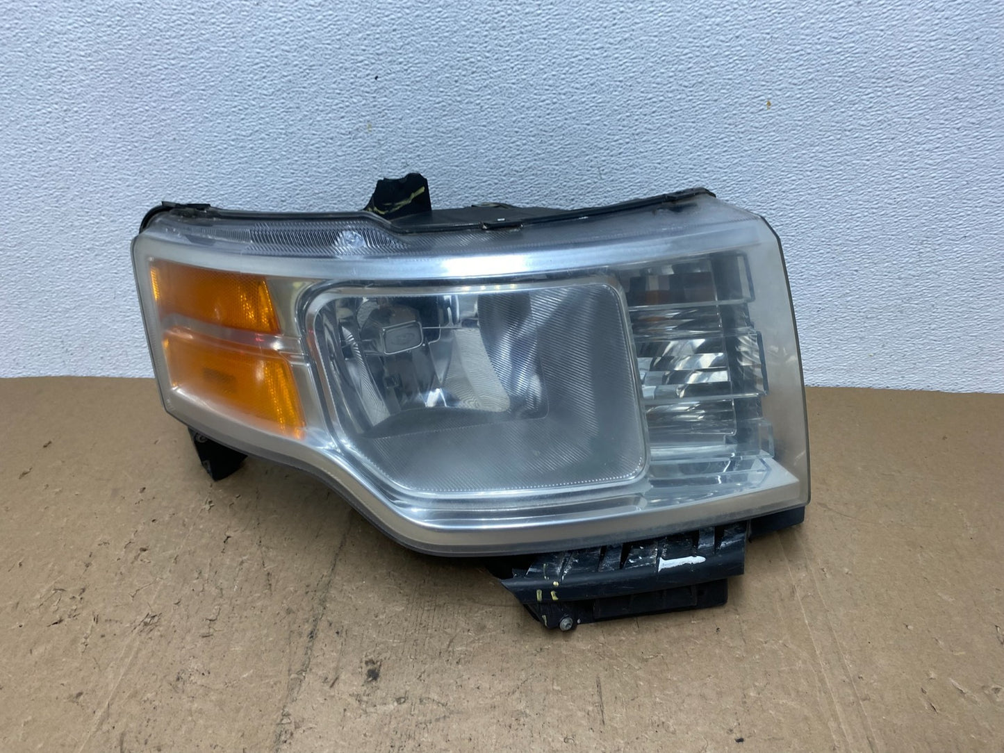 2009 2010 2011 2012 Ford Flex Right Passenger Headlight Halogen AC7243 DW0