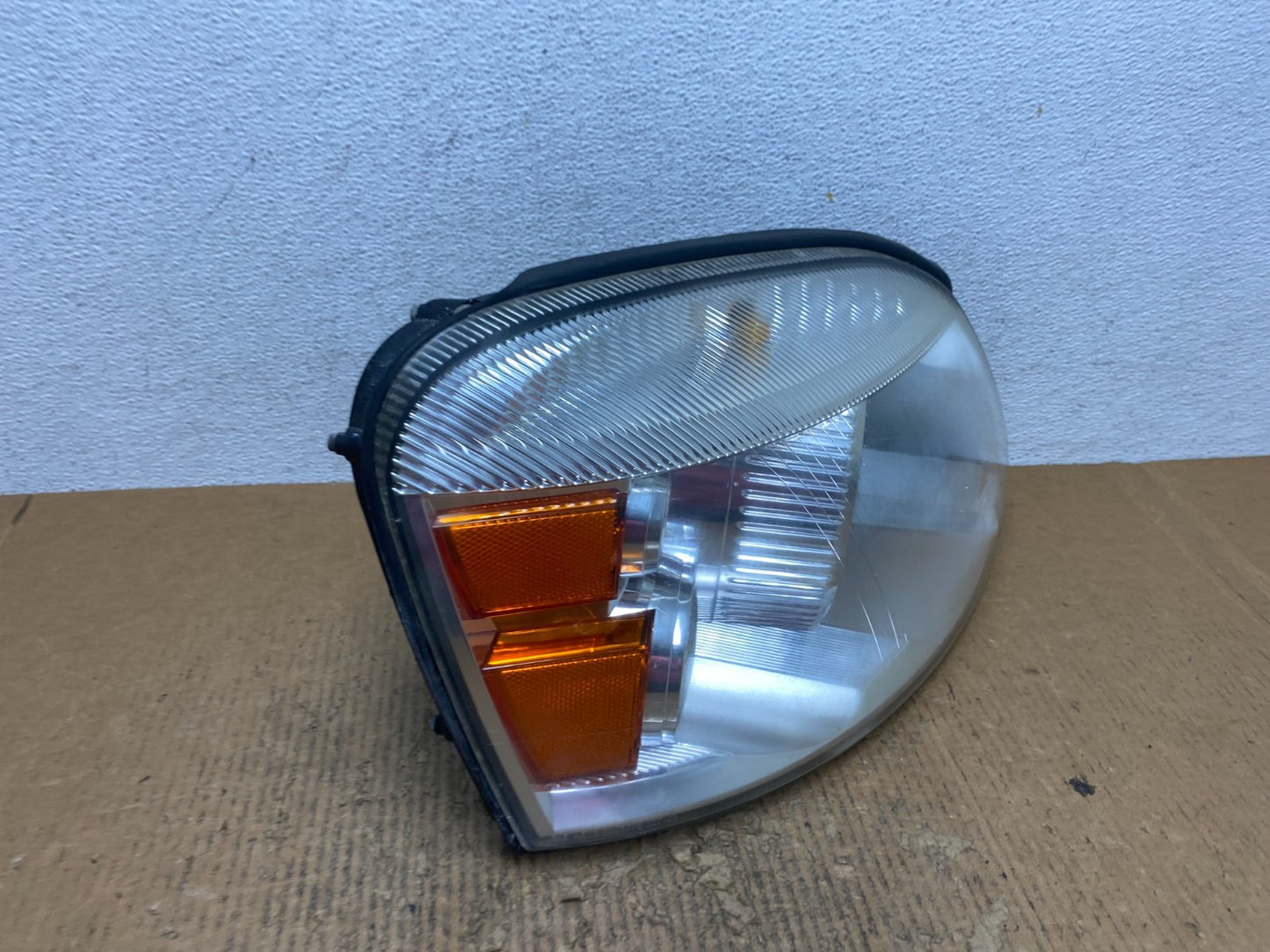 2004 - 2007 Ford Freestar Right Passenger RH Side Headlight Halogen AE2842 DW2