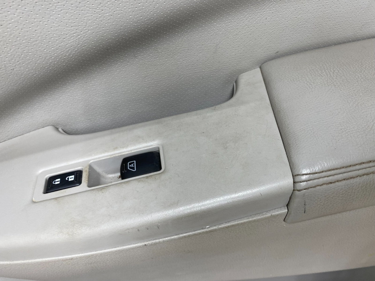 2011 to 2017 Nissan Quest Right Passenger Front Door Panel L6058 DG3