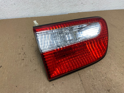 2001 - 2003 Toyota Sienna Right Passenger Rh Side Inner Tail Light AC5912 DW2