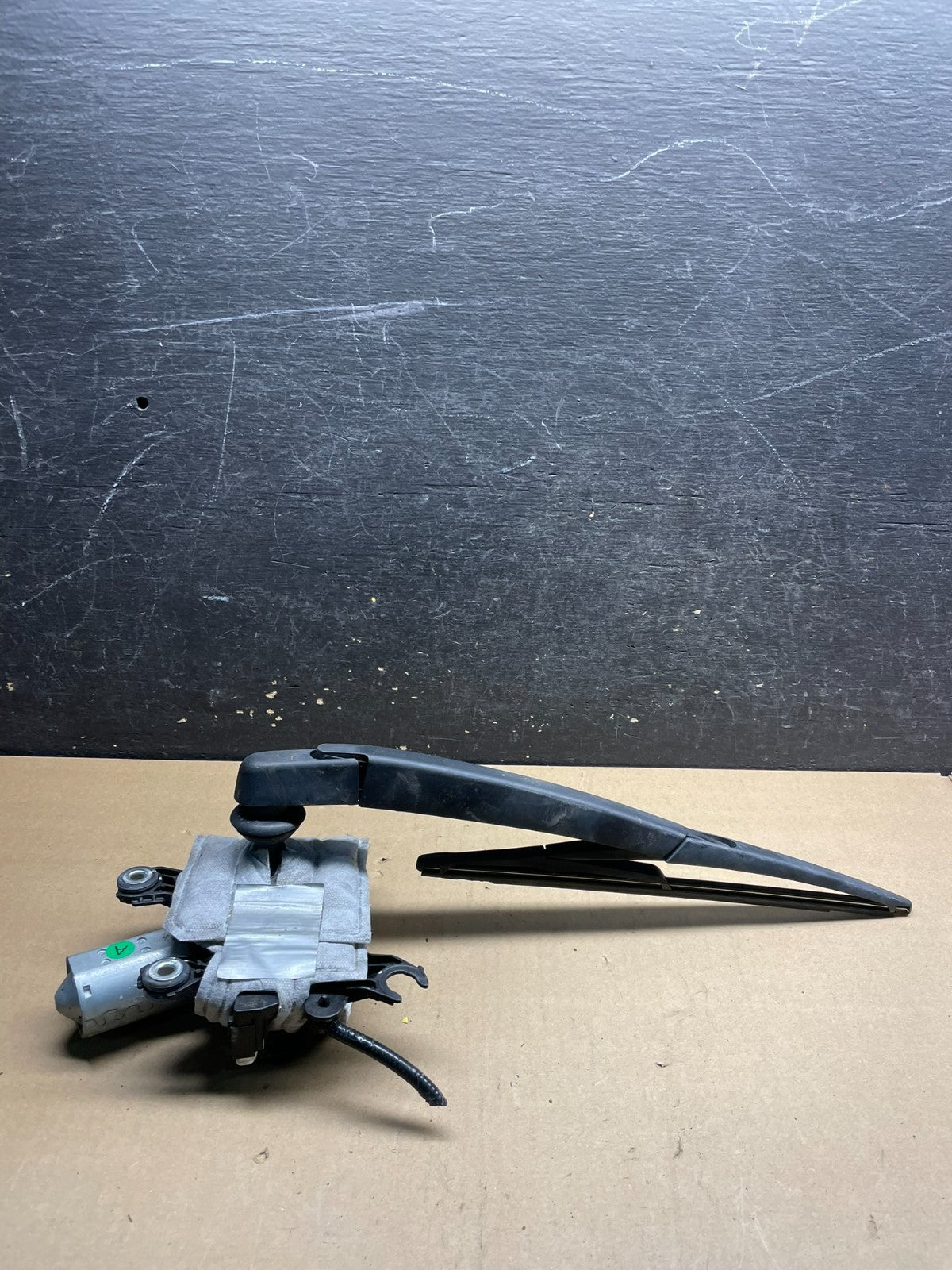 2013-2016 Nissan Pathfinder Back Door Rear Wiper Motor Wiper Blade W4330 DG1