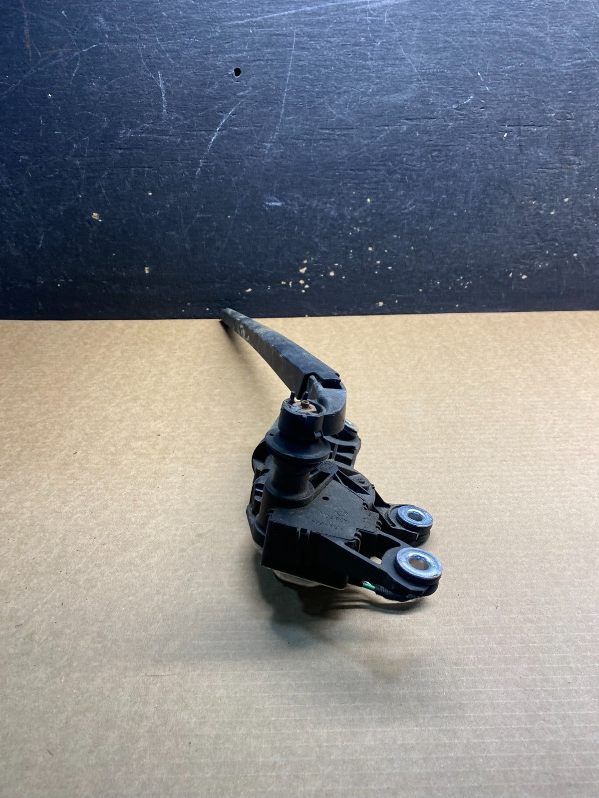 2007 to 2015 Audi Q7 Rear Windshield Washer Wiper Motor Z9030 DG4