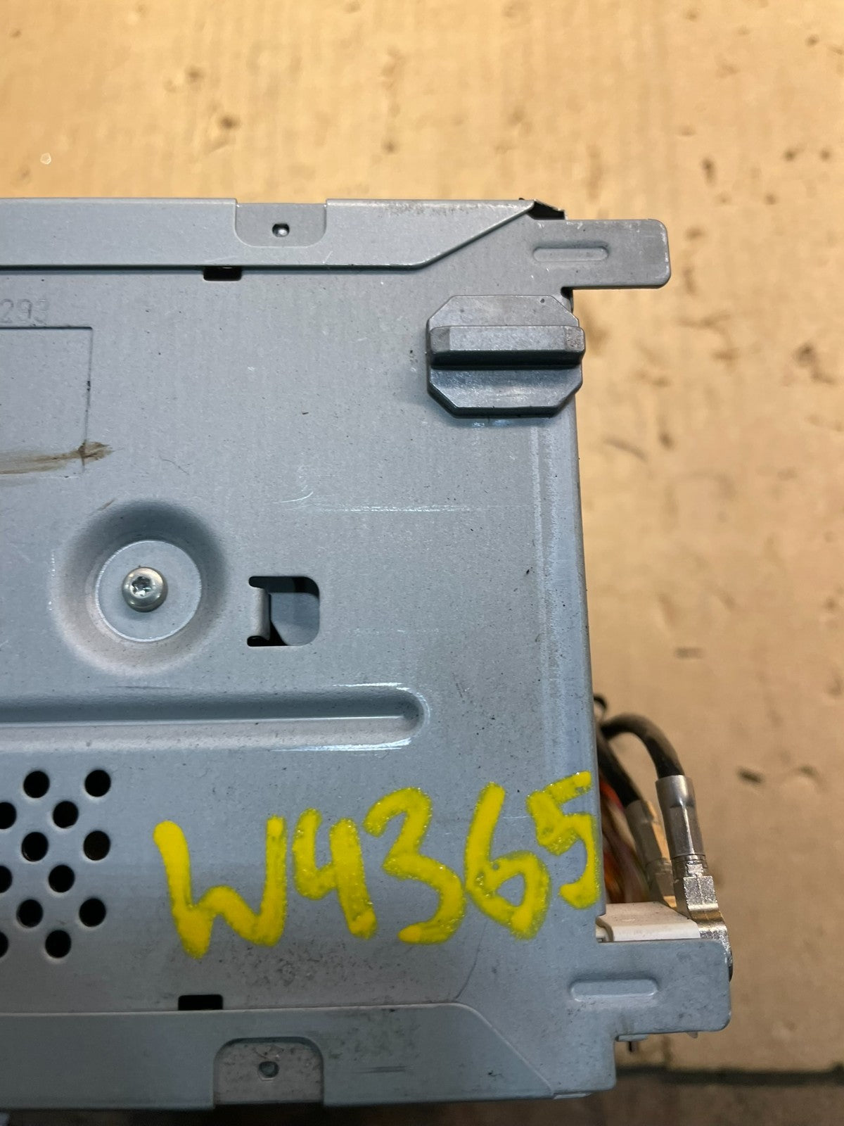 2011 to 2014 Volkswagen Tiguan Radio AM/FM CD Player OEM w4365 DG6