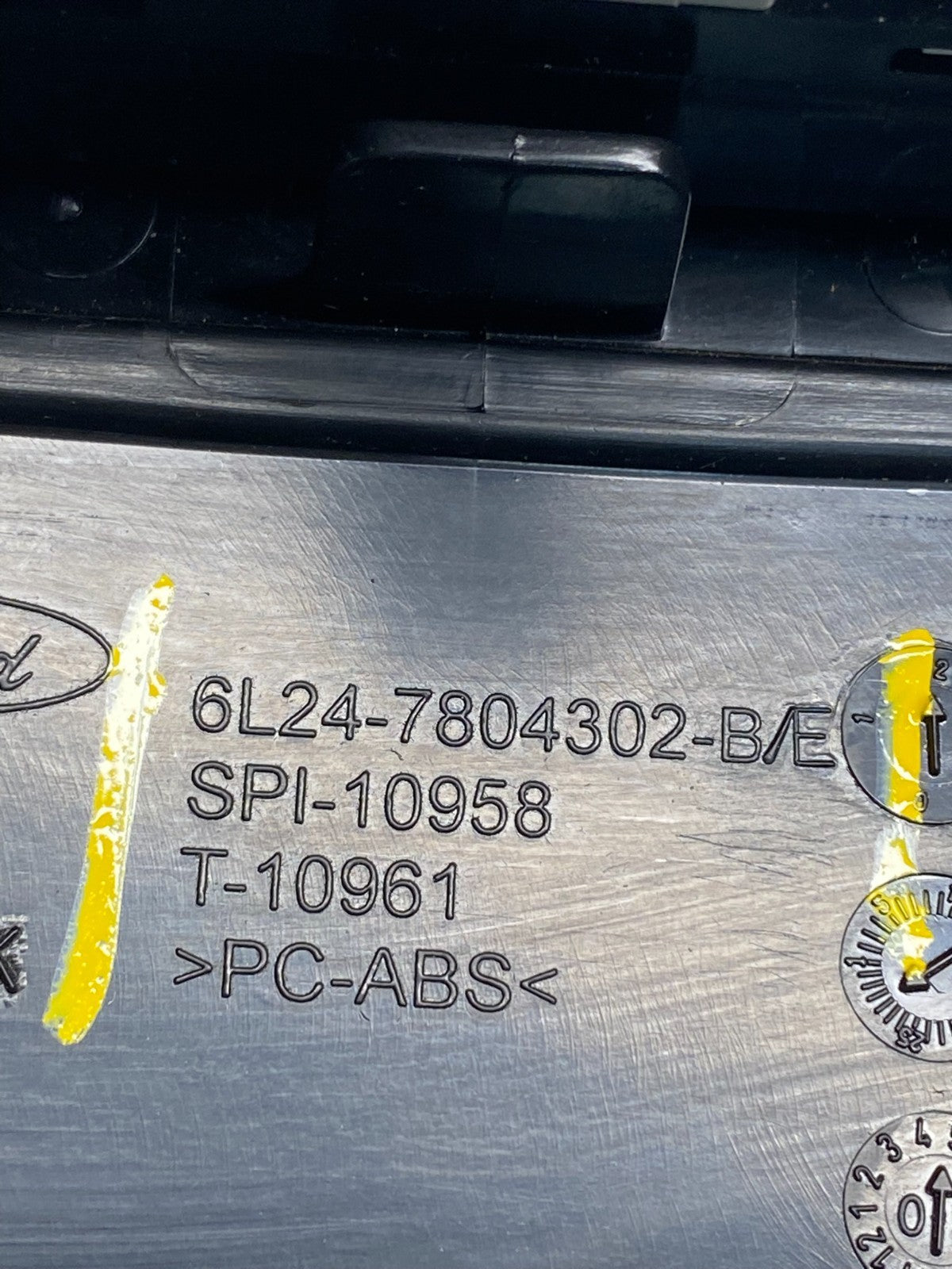 2006 - 2010 Ford Explorer Radio Heater Climate A/C Control Bezel  Trim Q2599 DG7