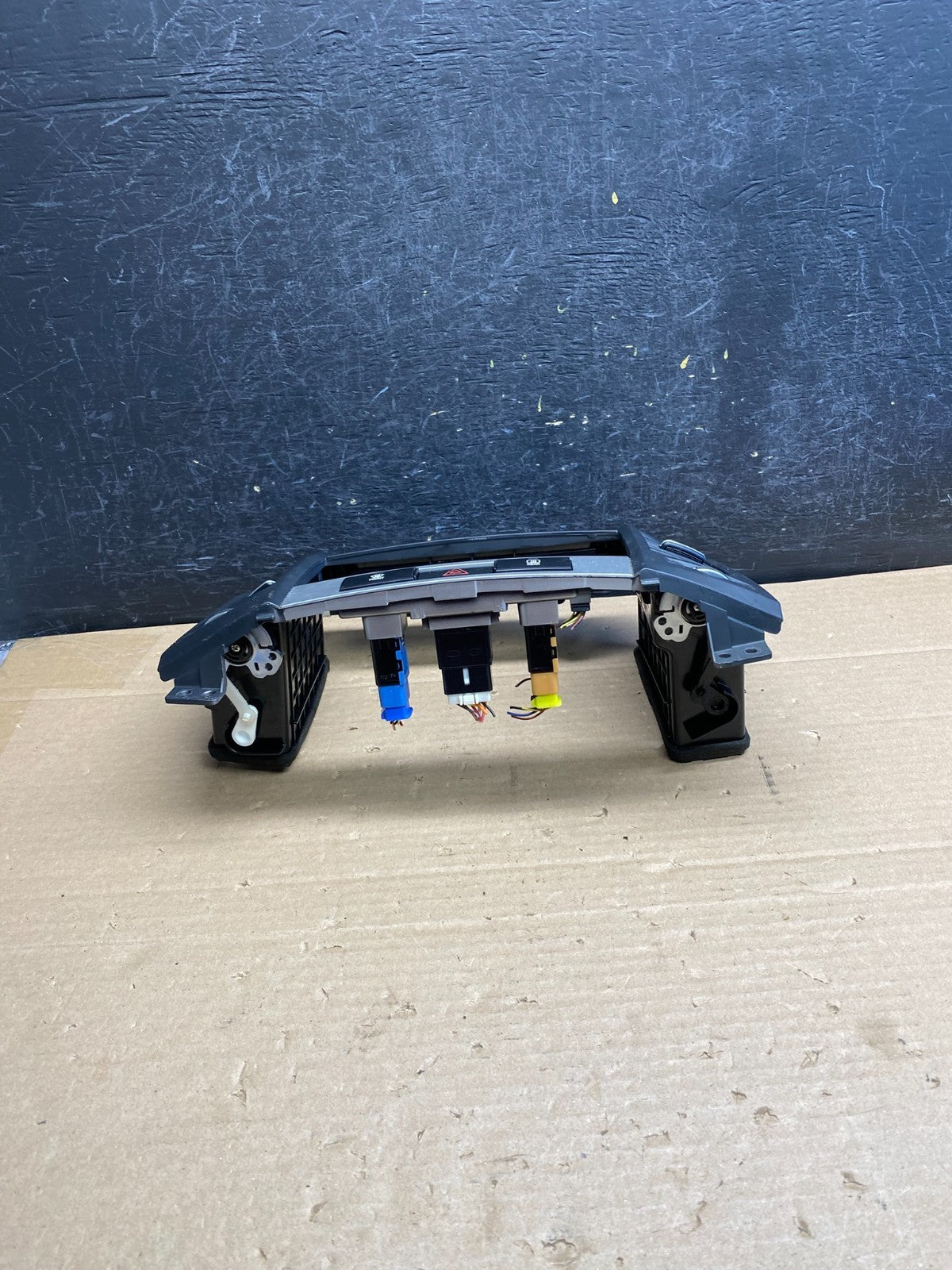 2007 to 2009 Hyundai Santa Fe Center Dashboard Radio Bezel Trim AG6256 DG3