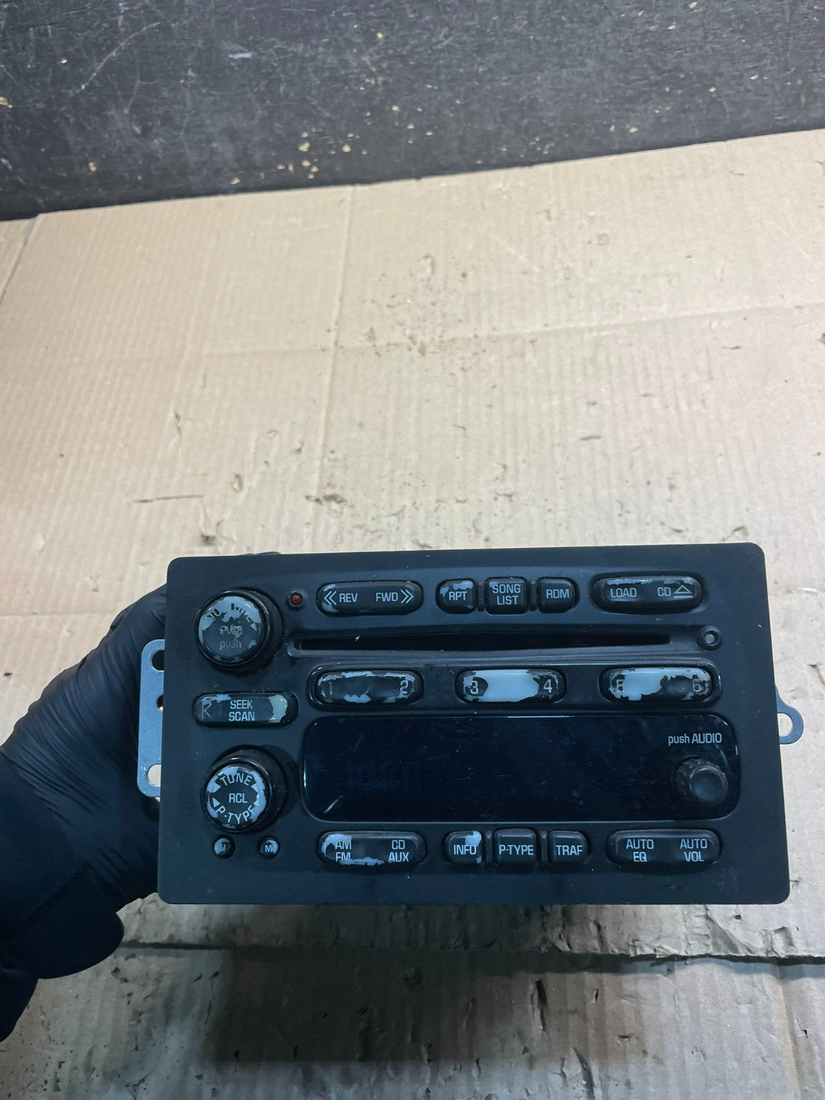 2002 2003 Chevrolet Envoy Trailblazer FM Radio Stereo CD Player  X8481 DG0
