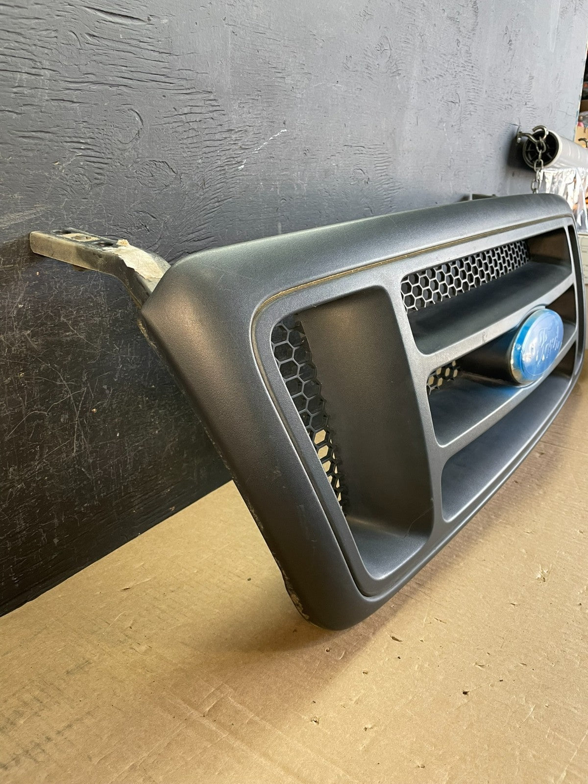 2004 to 2008 Ford F150 F-150 Front Upper Grill Grille AD0256 DG2