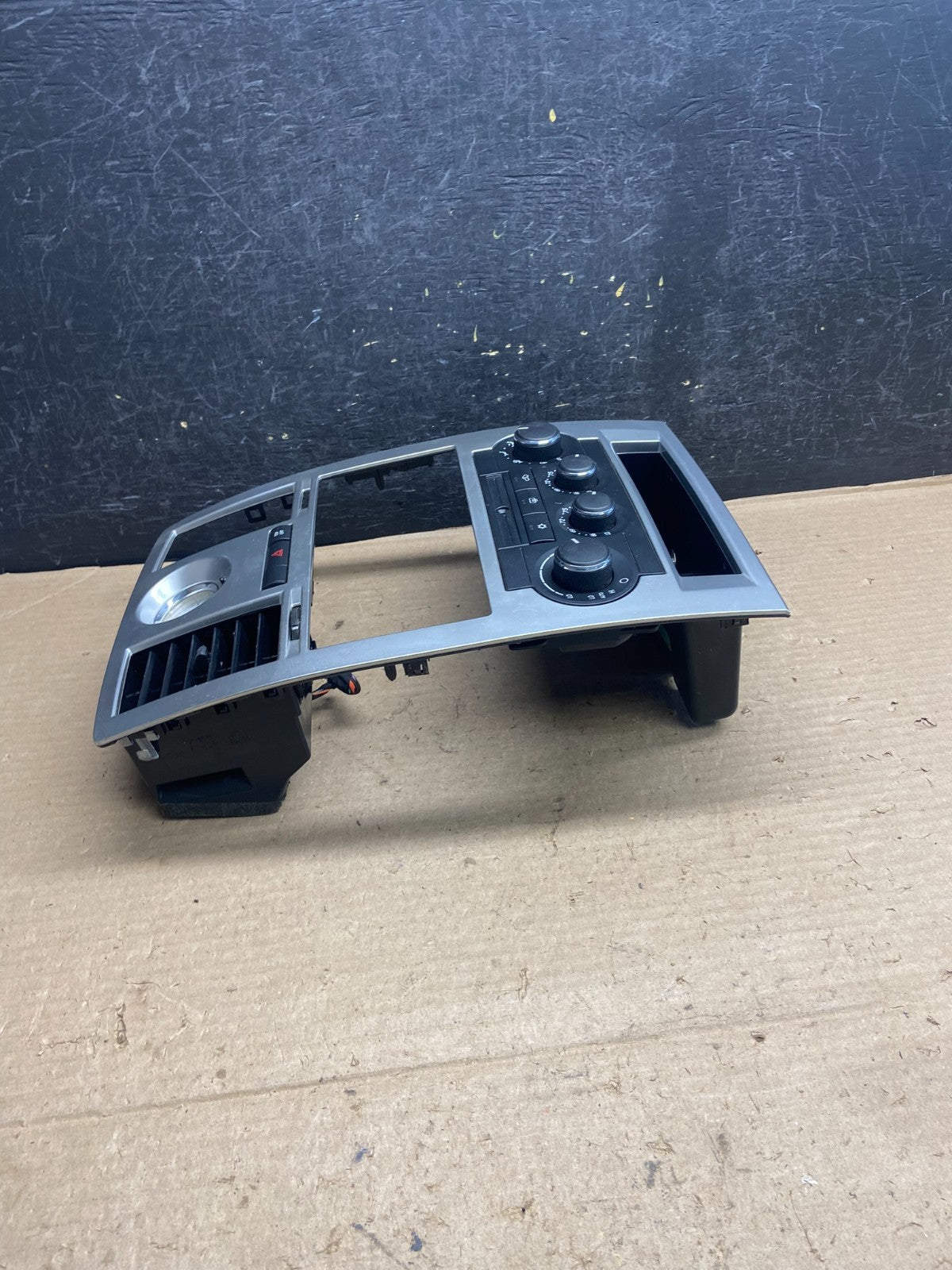 2008 to 2010 Chrysler 300 Dash Heater A/C Climate Control Radio Panel AH5323 DG1