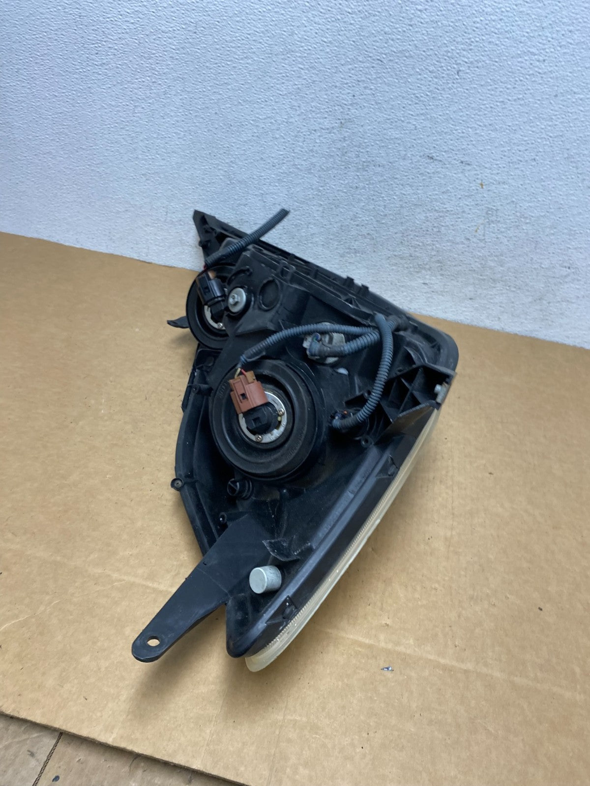 2004-2005 Toyota Sienna Left Driver LH Side Halogen Headlight AD4520 DW7