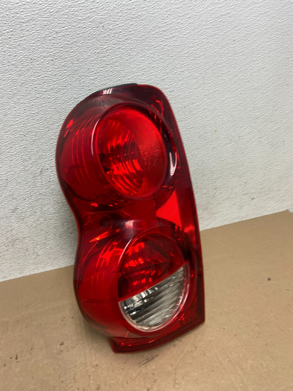 2004-2009 Dodge Durango Tail Light Left Driver Side LH AE6038 DW2