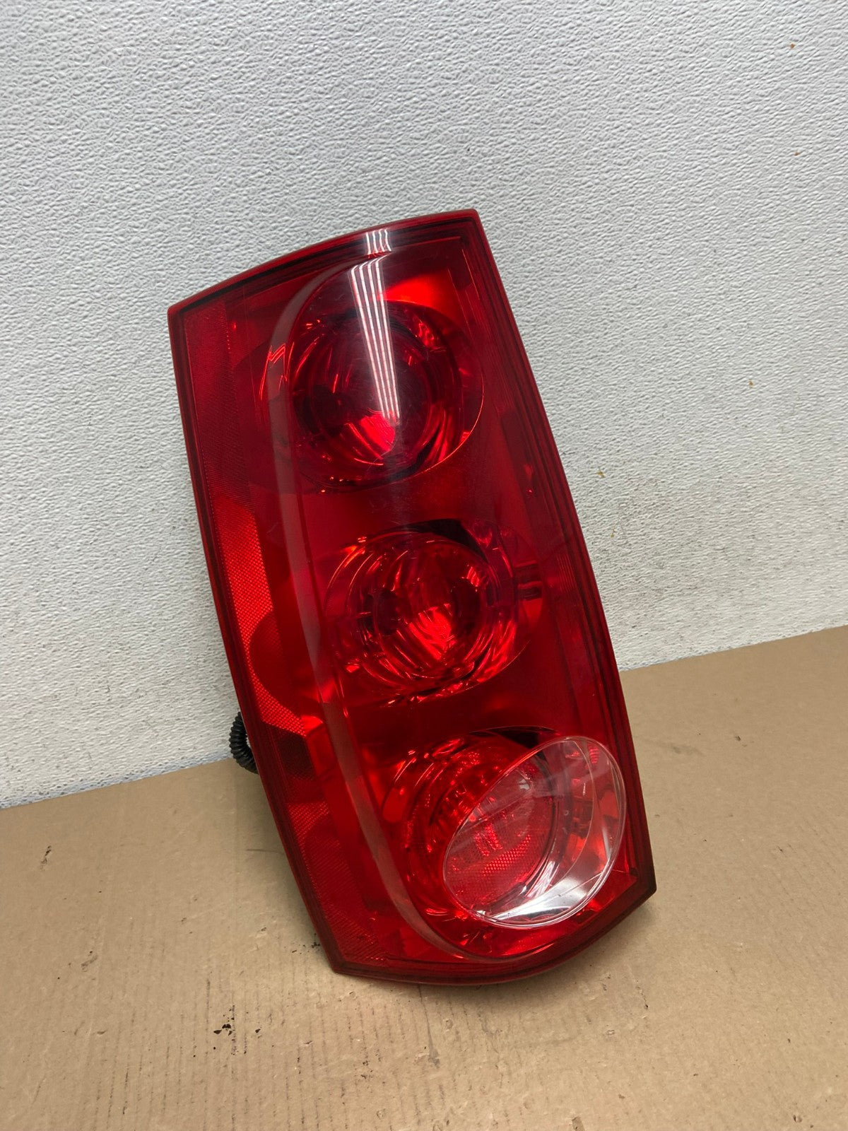 2007 to 2011 GMC Yukon Left Driver LH Side Tail Light AE7238 LK2