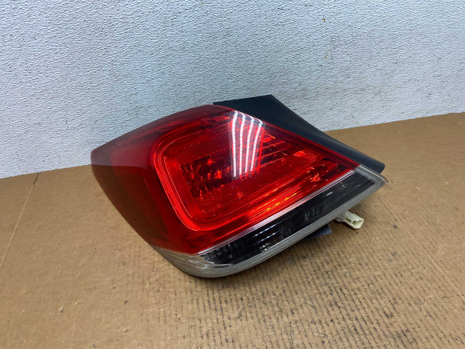 2011-2012 Toyota Avalon Left Driver LH Side Tail Light AE0413 LK0