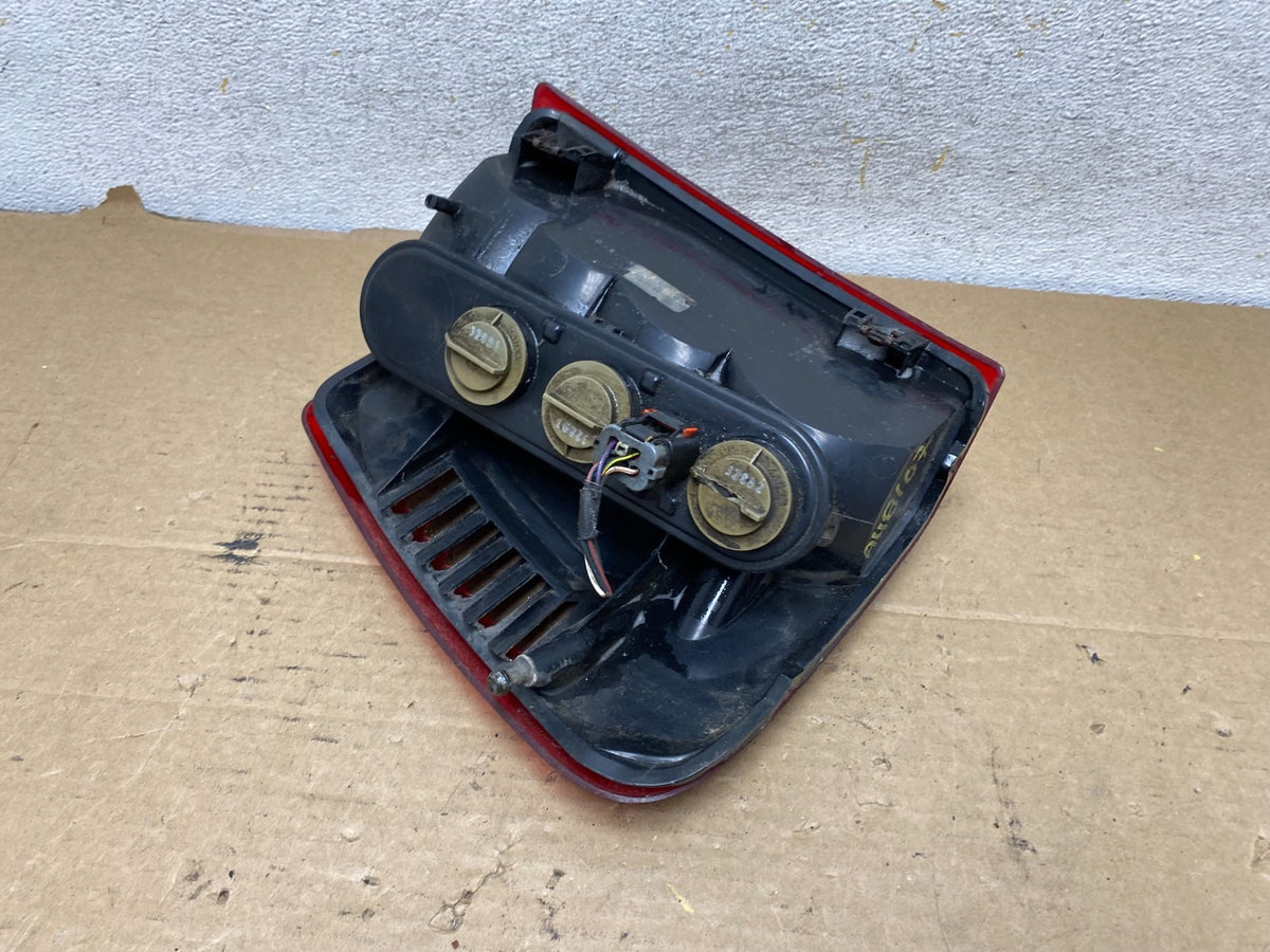 1999 - 2004 Jeep Grand Cherokee WJ Left Driver Lh Tail Light AH8107 DW3