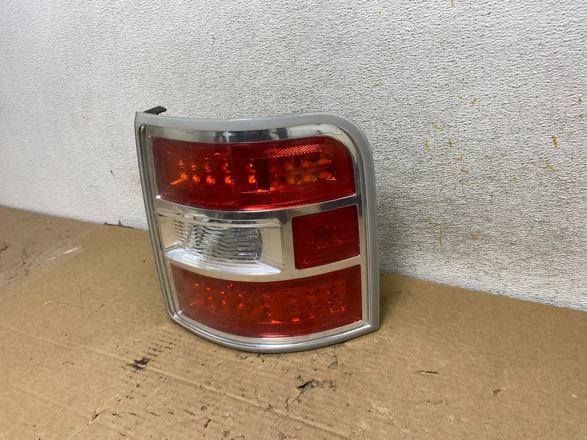 2009 to 2011 Ford Flex Right Passenger RH Side LED Tail light AH8171 DW2