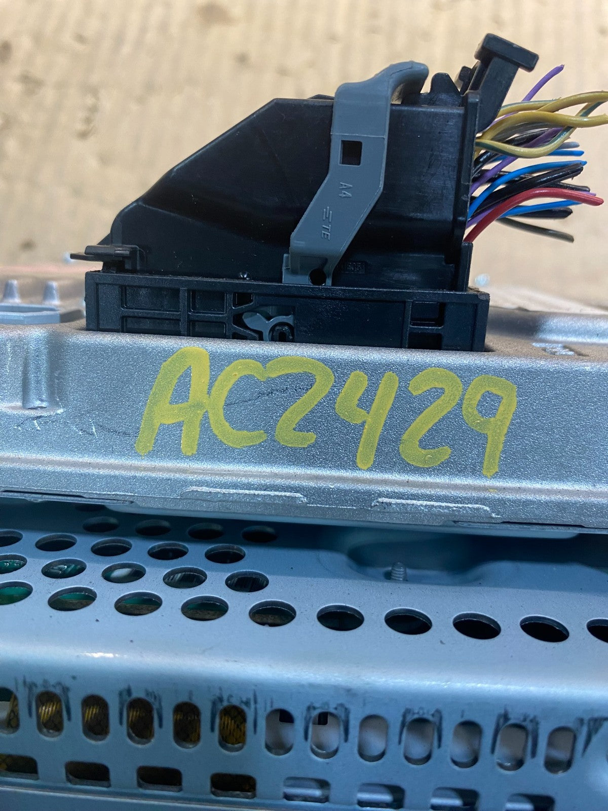 2016 to 2019 Ford Taurus Radio Information Display Screen Monitor AC2429 DG5