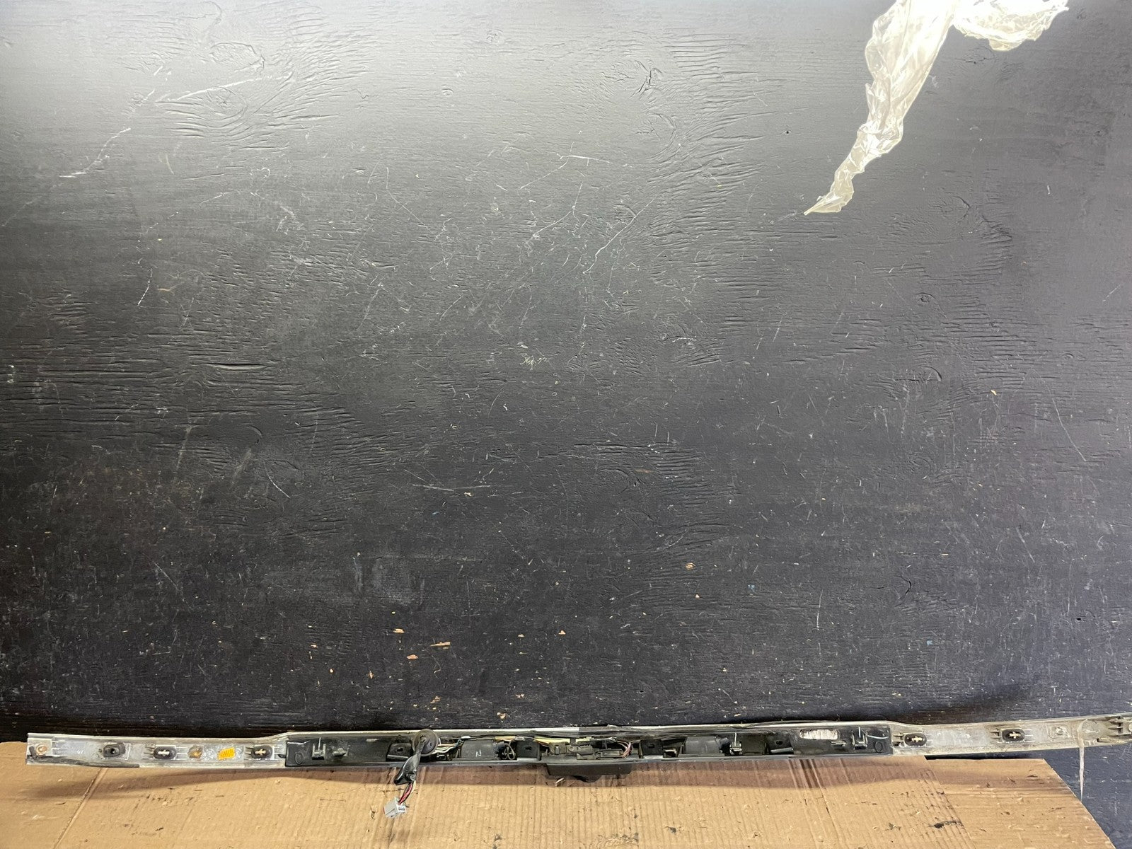 2011 to 2014 Ford Explorer Rear Tailgate Gate Trim Molding With Camera P8432 DG5