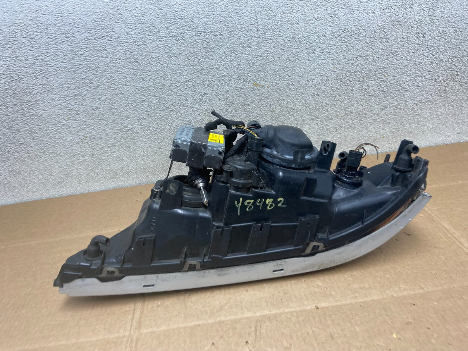 2001-2003 BMW E39 5 Series Headlight Right Passenger Side XENON OEM Y8482 DW9