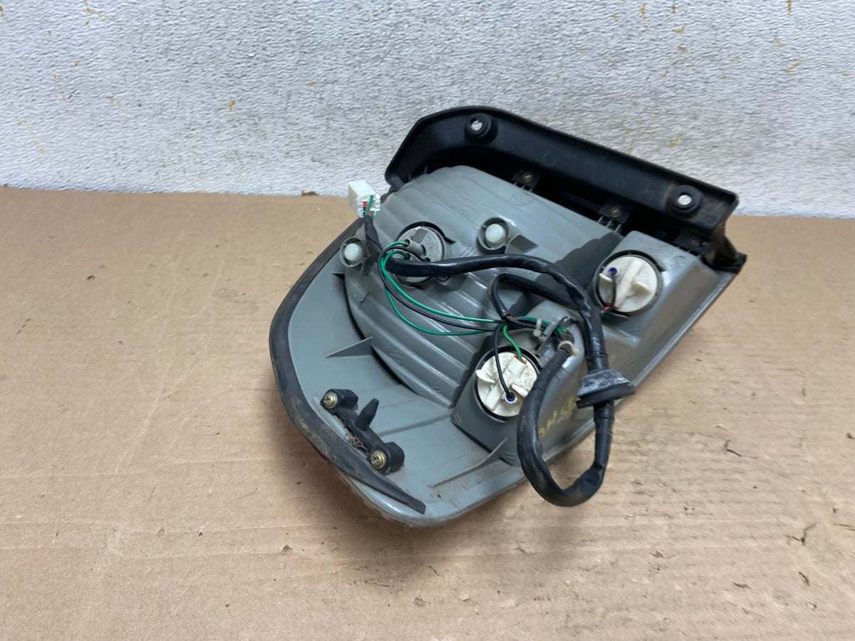 2005 to 2006 Hyundai Santa Fe Right Passenger Rh Side Tail Light AH9550 LK4