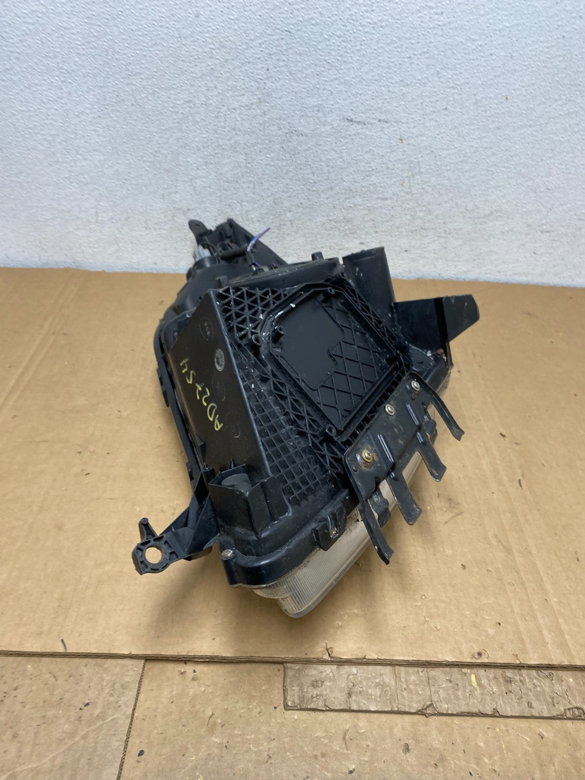 2004-2005 Toyota Prius Right Passenger RH Halogen Headlight AD2754 DW8