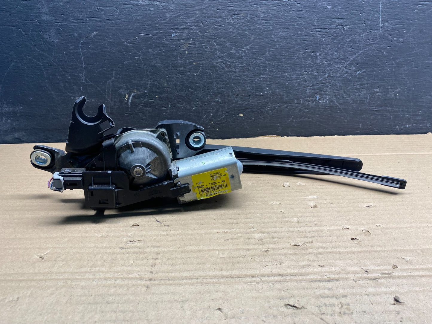 2011 to 2019 Ford Explorer Rear Windshield Wiper Motor ad9467 DG5