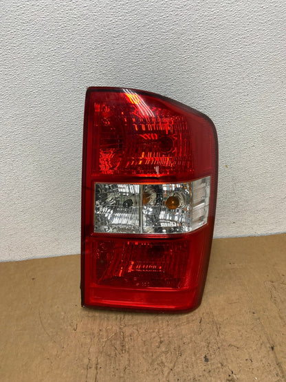 2006 to 2011 Kia Carnival Right Passenger RH Side Tail Light AD0542 LK0