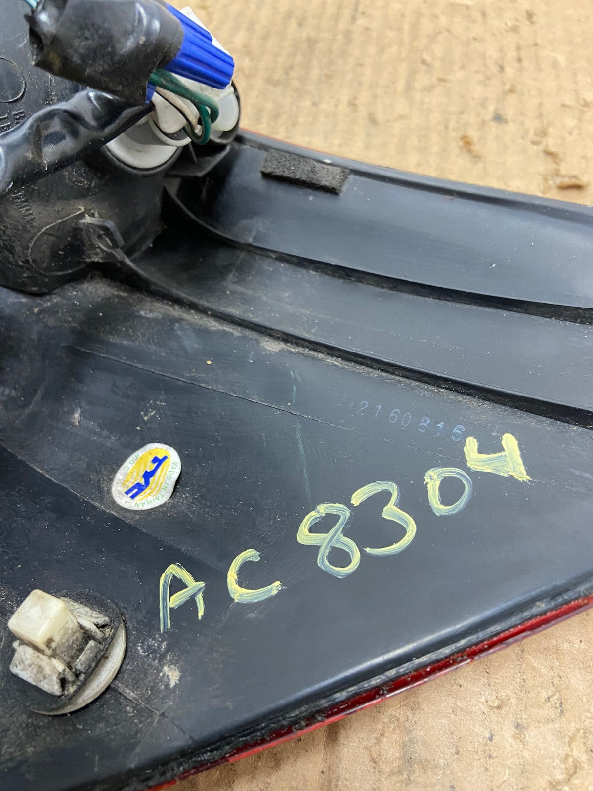 2001 to 2004 Toyota Sequoia Left Driver Lh Side Tail Light AC8304 LK8