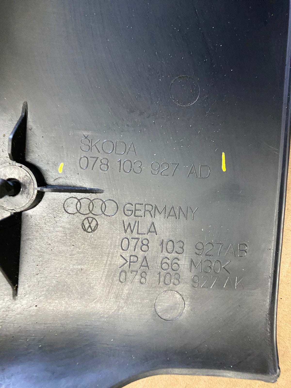 2001 to 2005 Volkswagen Passat 2.8 Turbo Engine Motor Cover Q3250 DG8