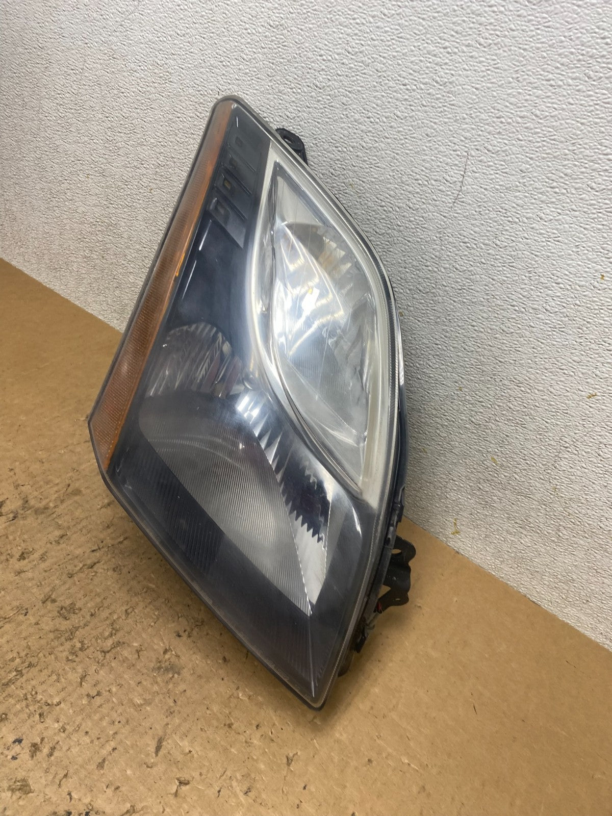 2010 2011 2012 Nissan Sentra Halogen Right Passenger Black Headlight Q7985 DW1