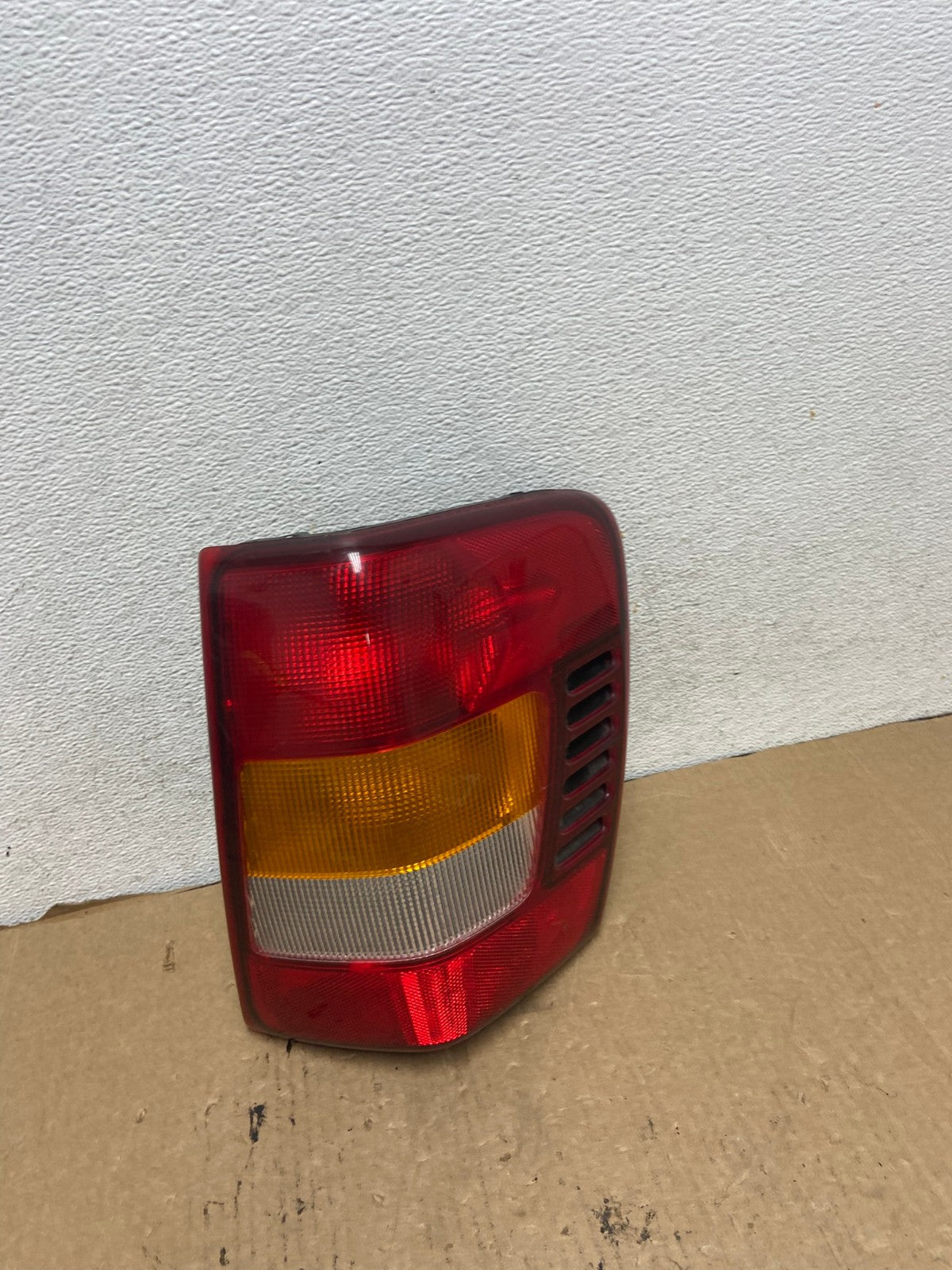 1999-2004 Jeep Grand Cherokee WJ Right Passenger Rh Tail Light AG2128 LK2