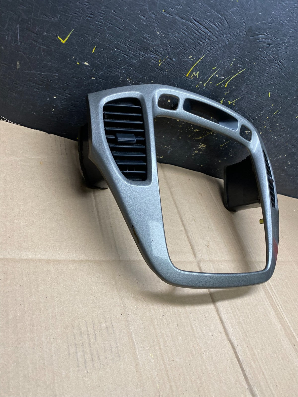 2001-2007 Toyota Highlander Radio Climate Dash Trim Bezel Air Vent OEM aa4501 DG2