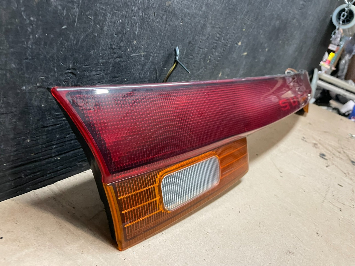 1995 to 1996 Subaru Legacy Wagon Trunk Mounted Center Tail Light Panel J3661 DG2
