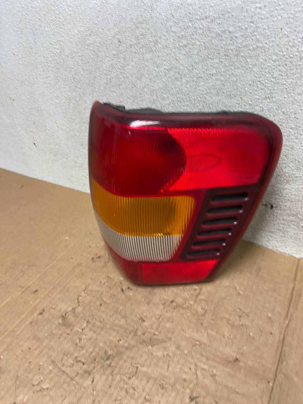1999-2004 Jeep Grand Cherokee WJ Right Passenger Rh Tail Light AI5563 LK1