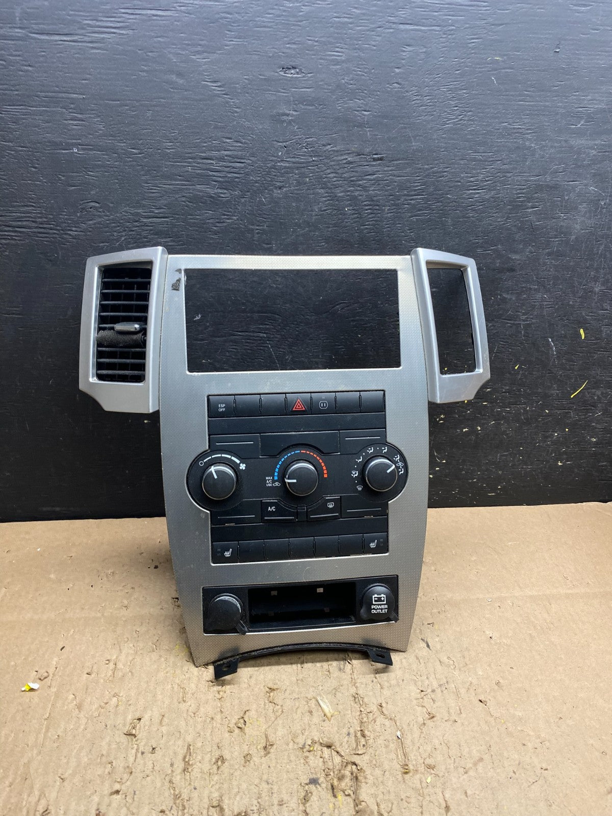 2008 to 2010 Jeep Grand Cherokee Center A/C Heater Climate Control T8543 DG0