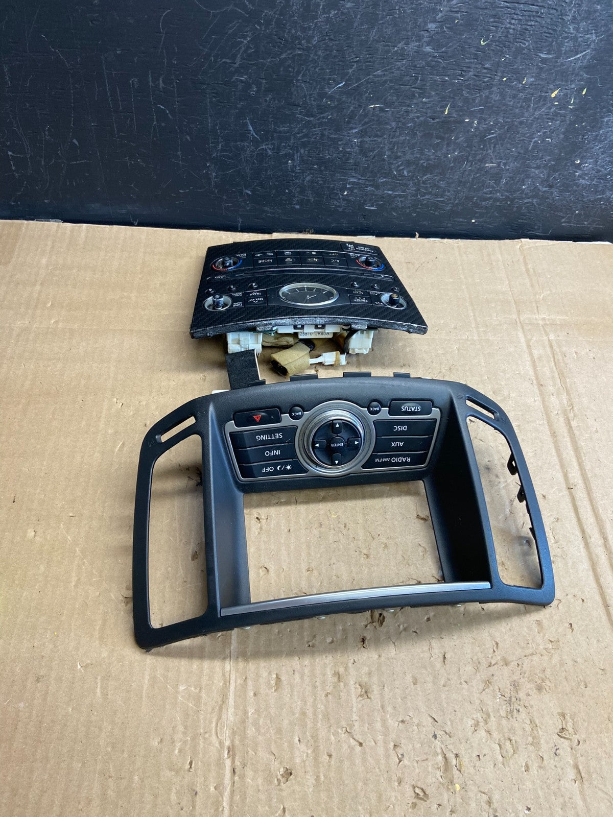 2010 to 2013 Infiniti G37 Radio Player Climate Control Panel Bezel AE1827 DG3