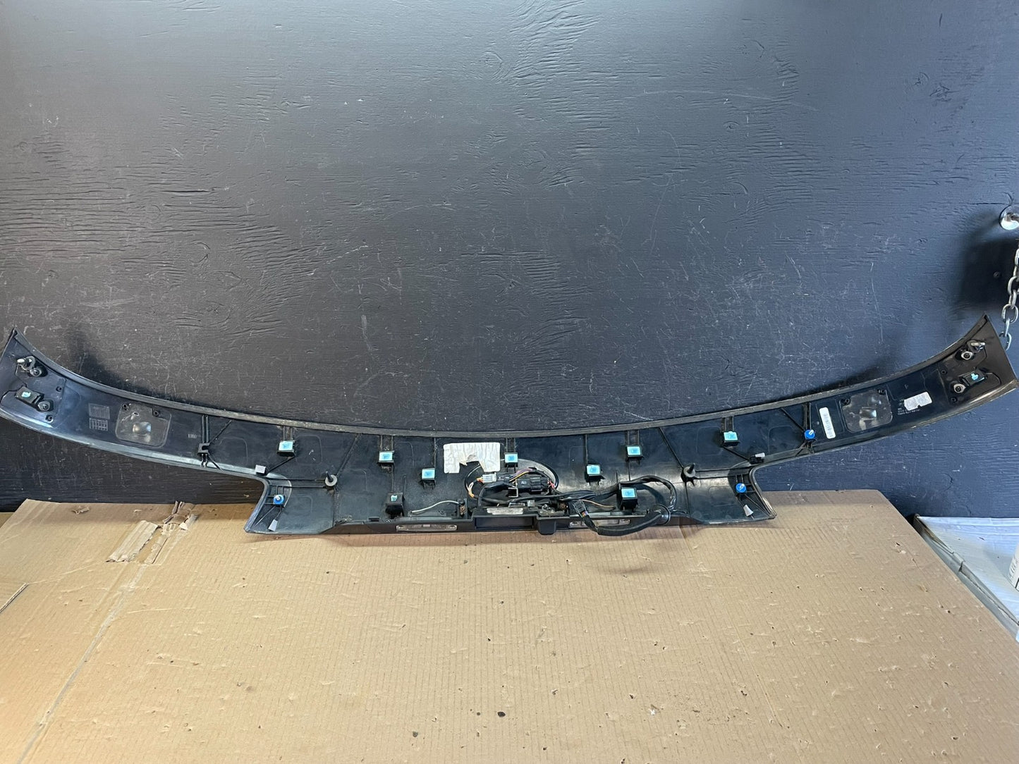 2016 to 2020 Kia Sorento Rear Trunk Liftgate Camera Cover Panel ae3637 DG3