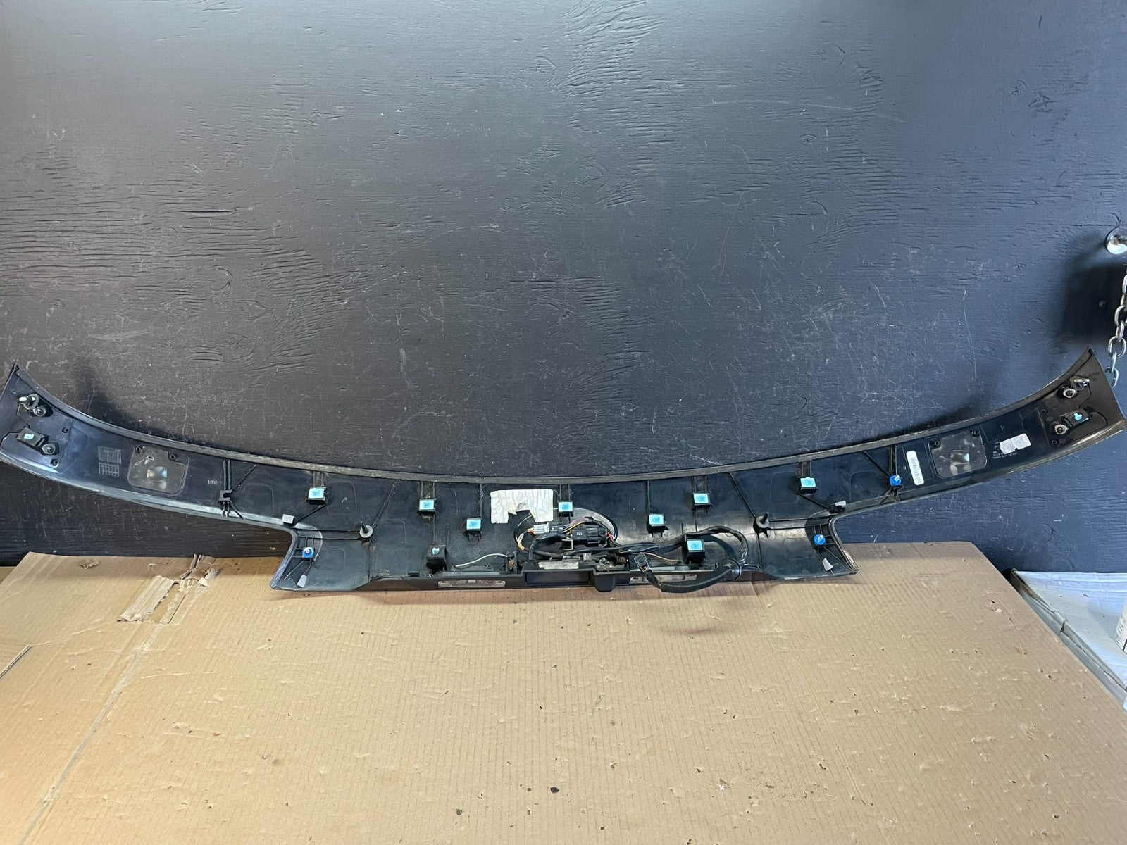 2016 to 2020 Kia Sorento Rear Trunk Liftgate Camera Cover Panel ae3637 DG3