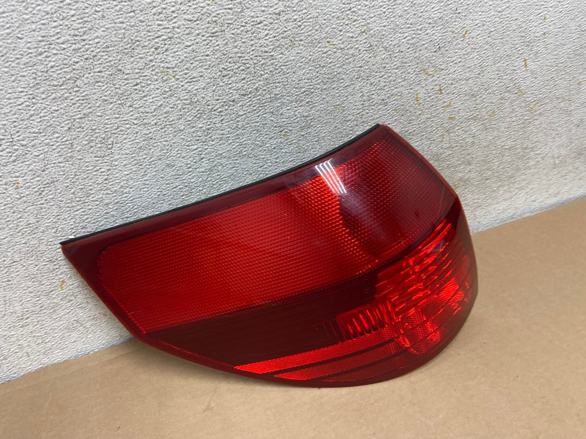 2004 to 2005 Toyota Sienna Left Driver LH Side Tail Light AH9307 LK2