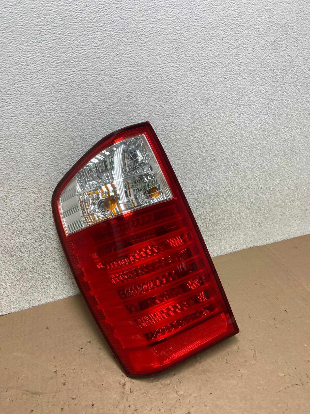 2007 to 2010 Kia Sedona Left Driver LH Side Tail Light AG4287 LK2