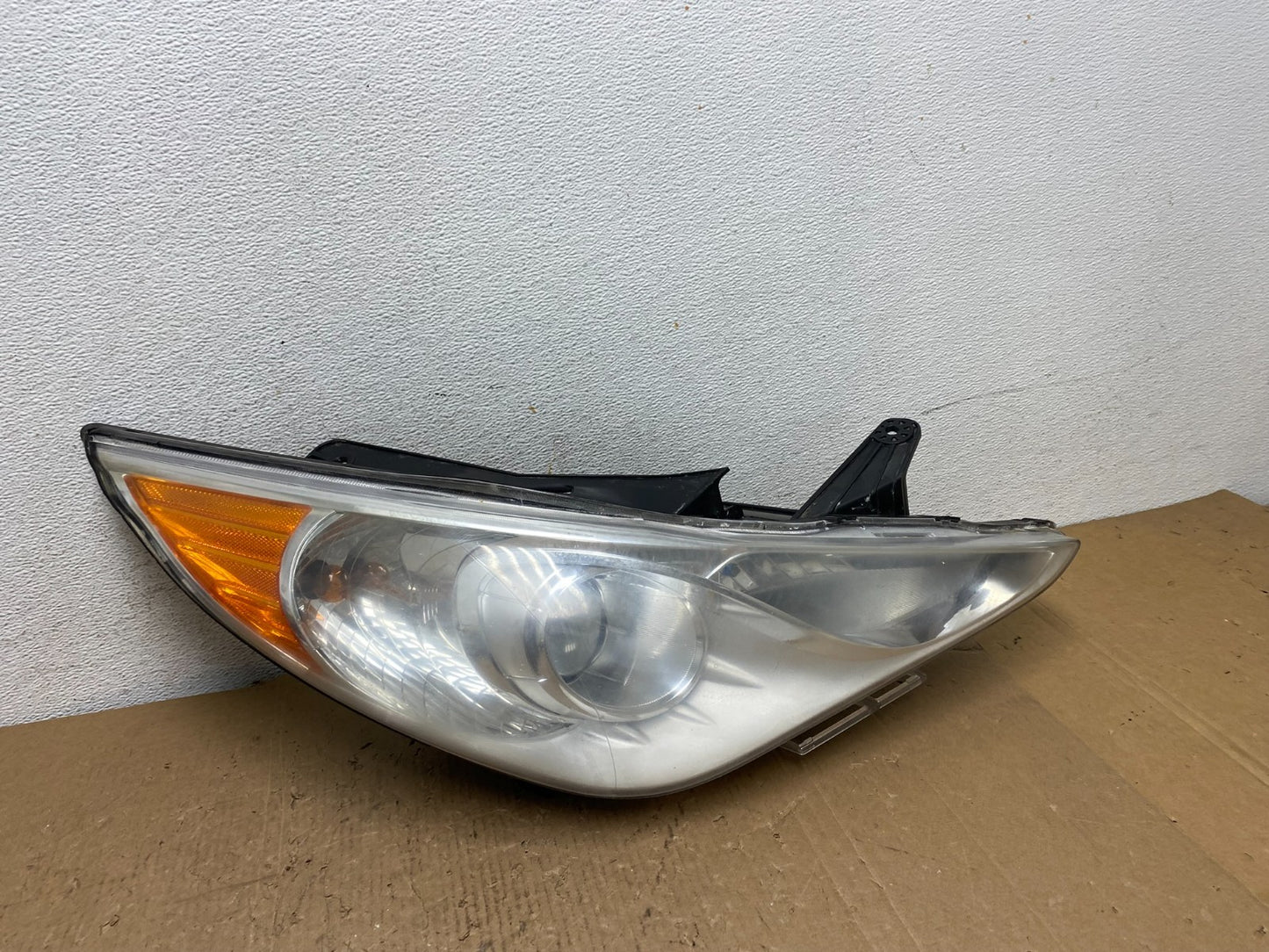 2011 - 2014 Hyundai Sonata Right Passenger Rh Side Headlight Halogen AD8219 DW0
