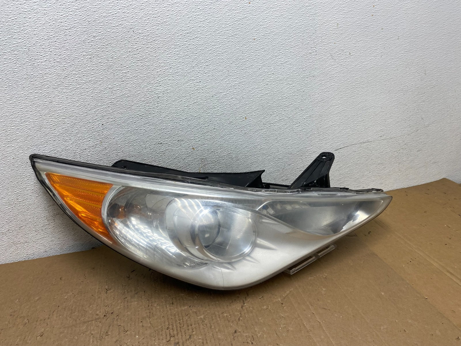 2011 - 2014 Hyundai Sonata Right Passenger Rh Side Headlight Halogen AD8219 DW0